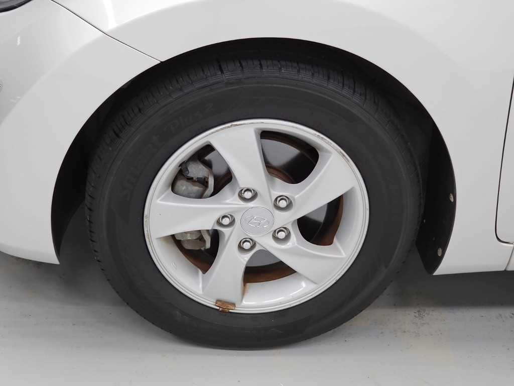 Hyundai Avante — photo 17