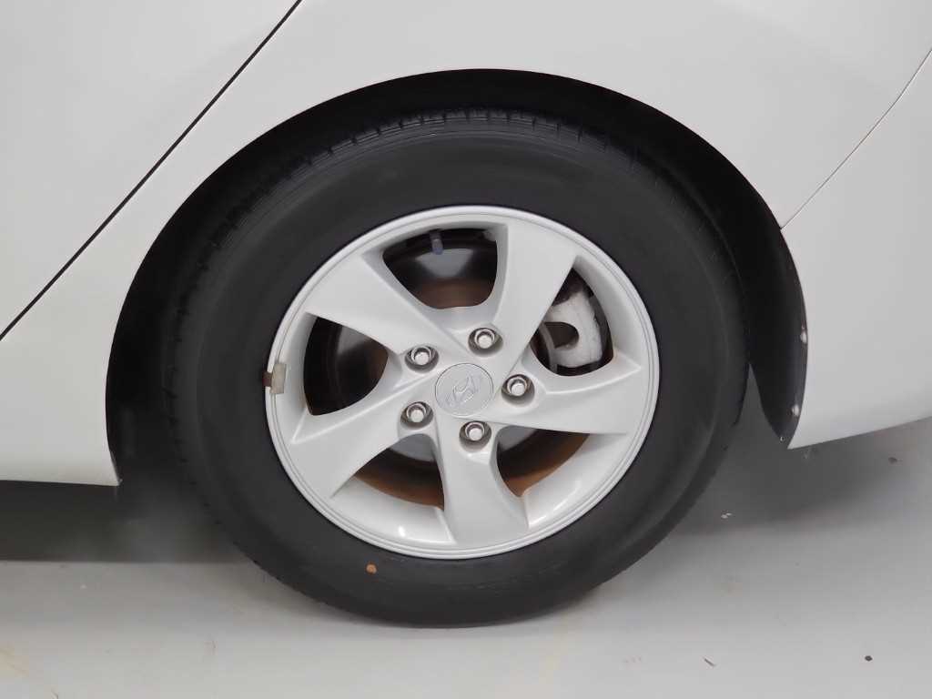 Hyundai Avante — photo 18