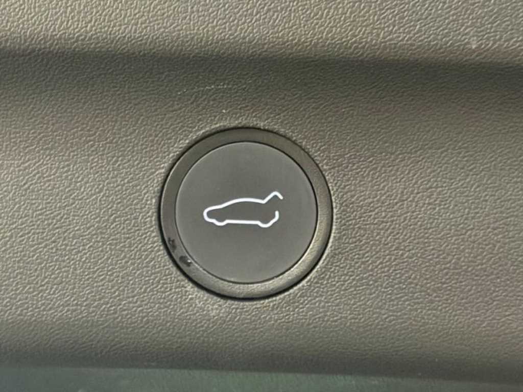 Tesla Model Y — photo 18