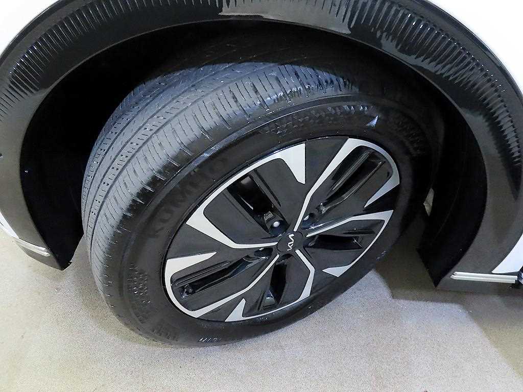 Kia EV6 — photo 20