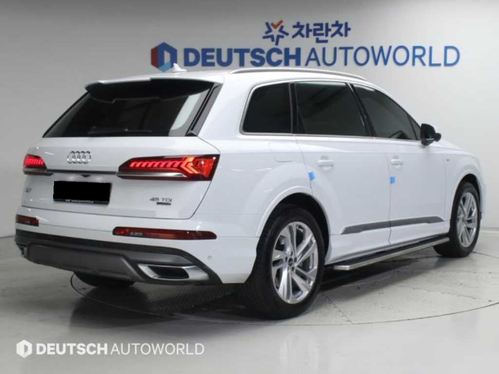 Audi Q7 — photo 02