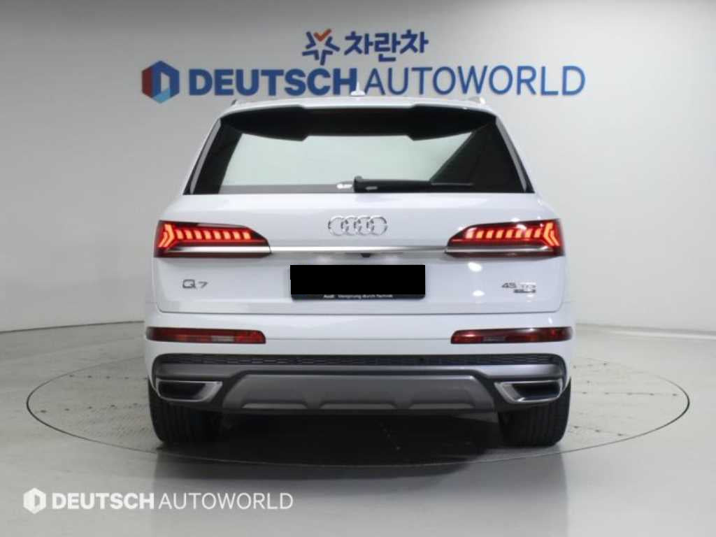 Audi Q7 — photo 04