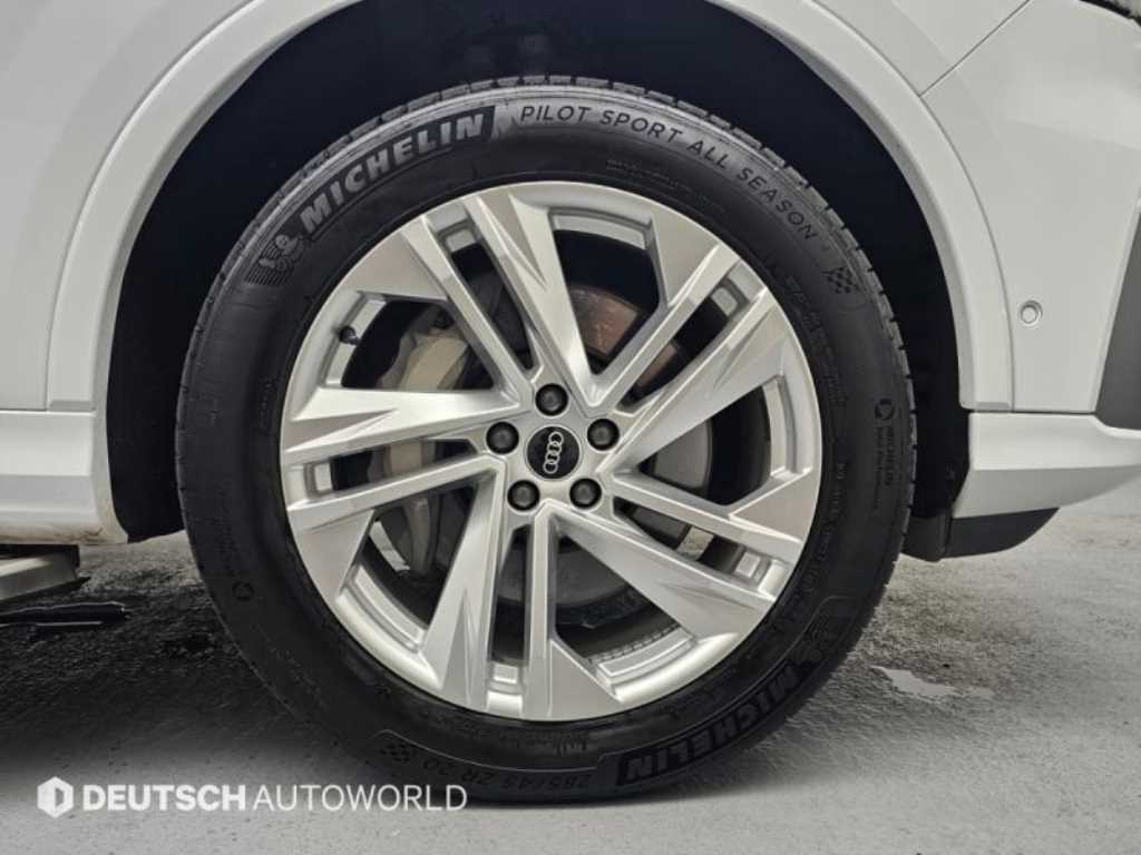 Audi Q7 — photo 05