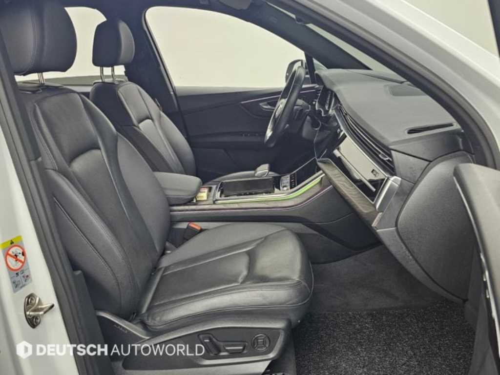 Audi Q7 — photo 10