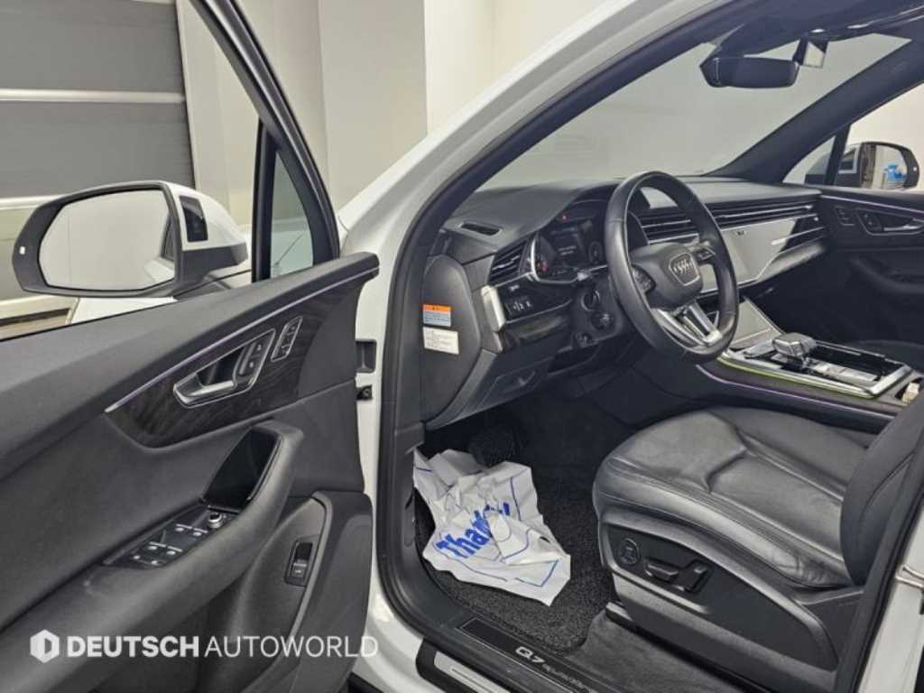 Audi Q7 — photo 11