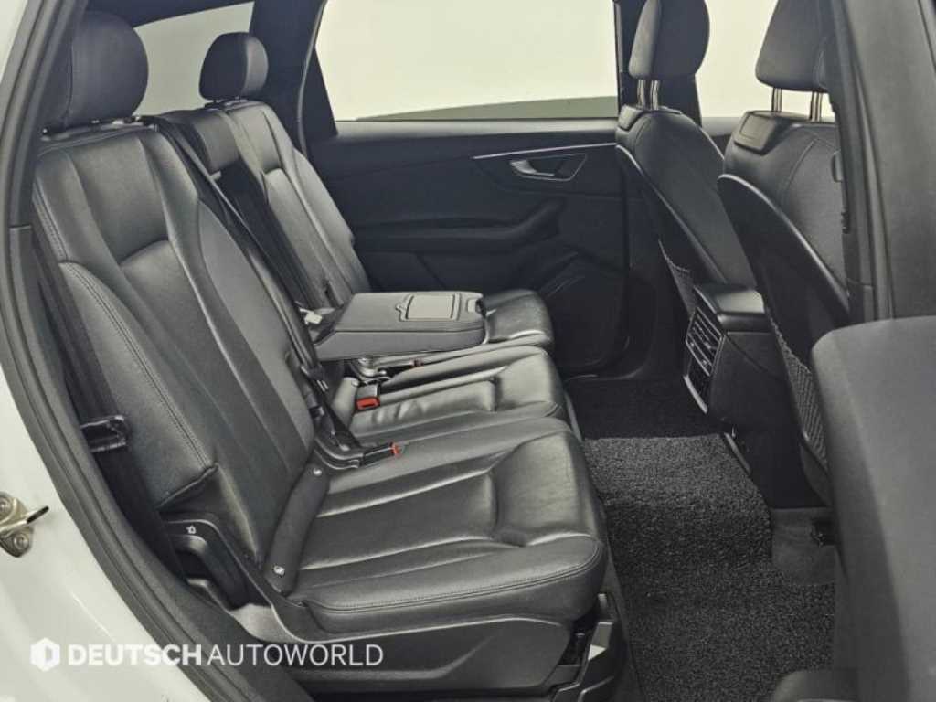 Audi Q7 — photo 12