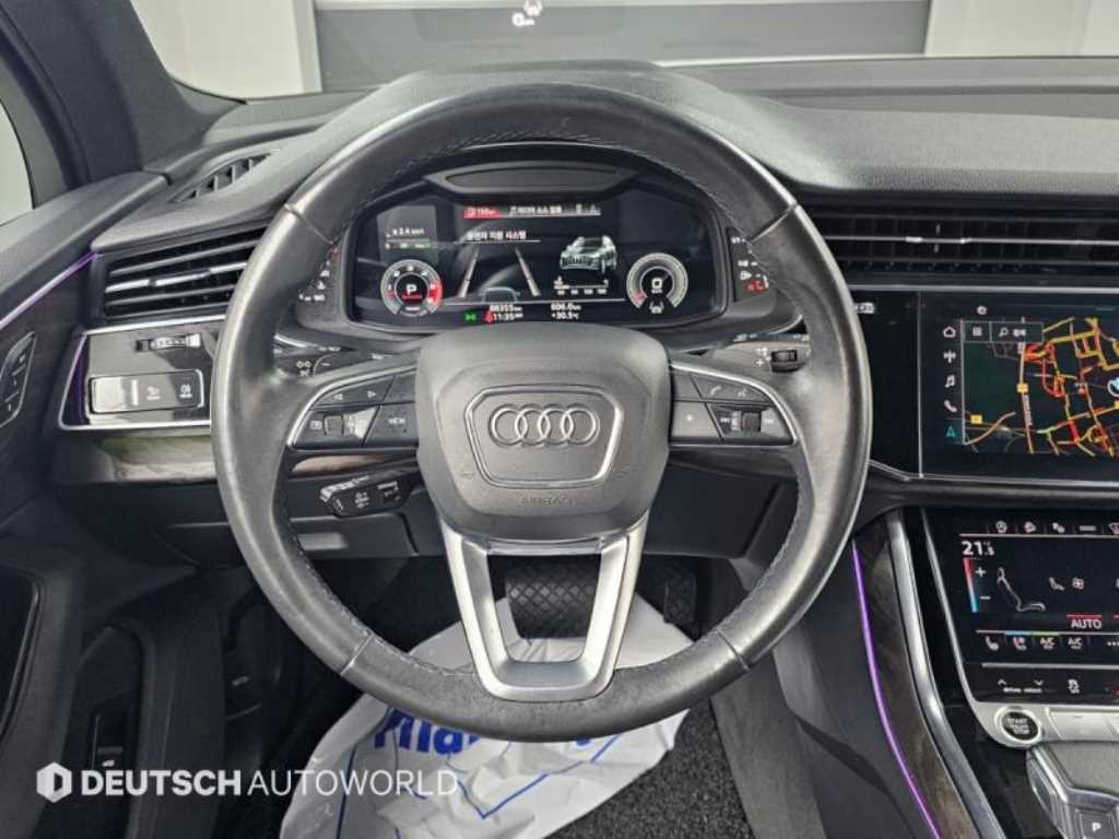 Audi Q7 — photo 13