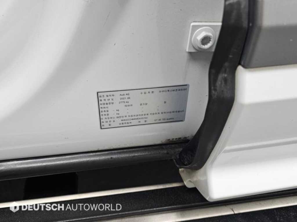 Audi Q7 — photo 20