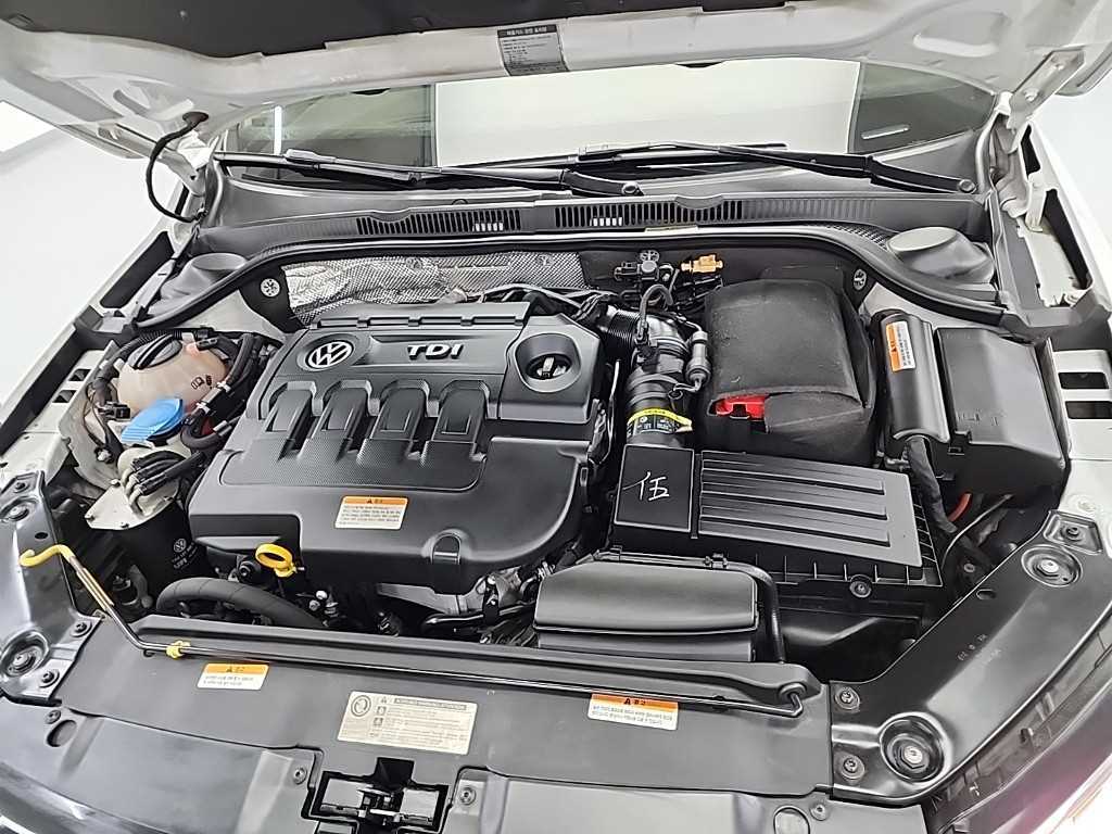 Volkswagen Jetta — photo 05