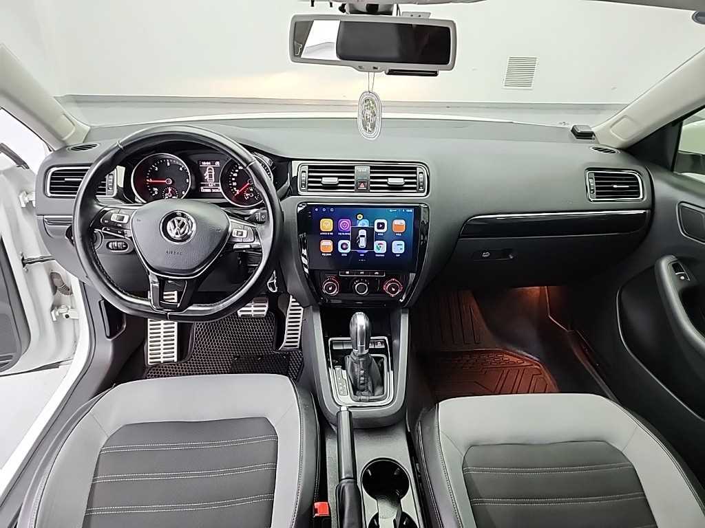 Volkswagen Jetta — photo 07