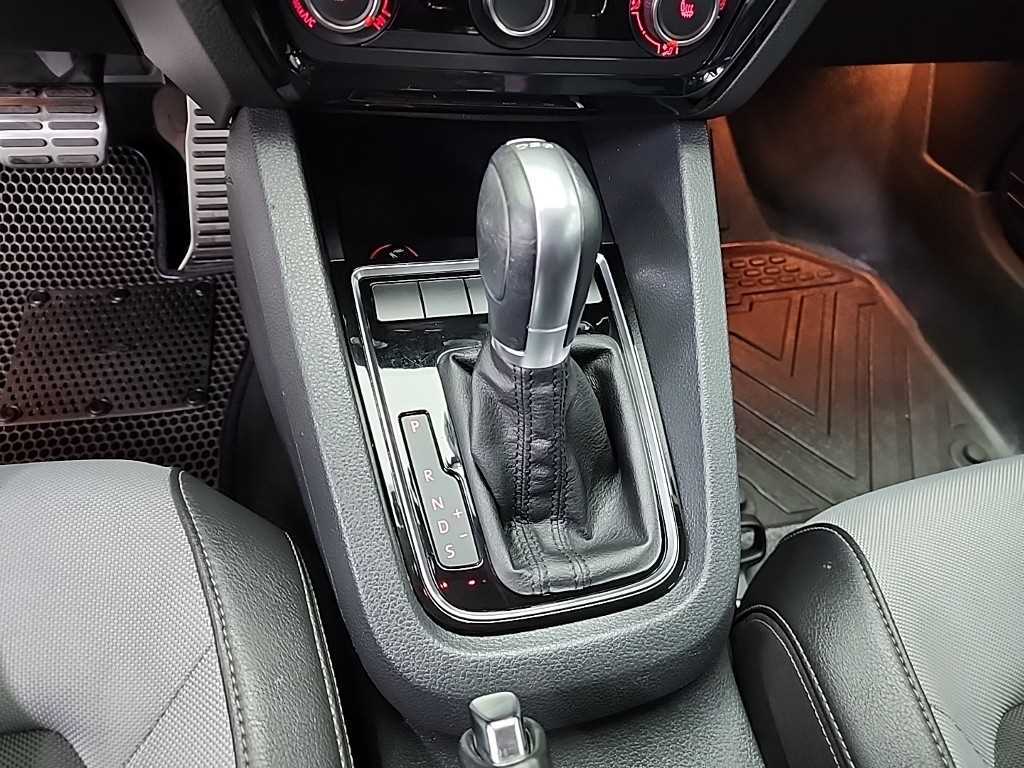 Volkswagen Jetta — photo 08