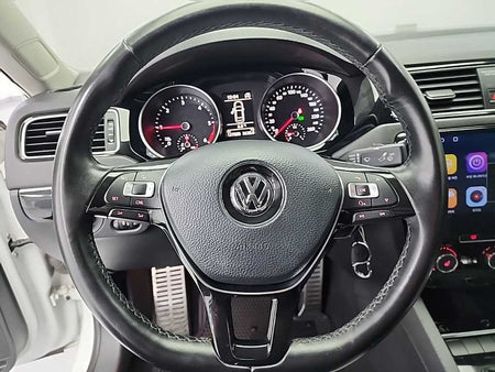 Volkswagen Jetta — photo 09