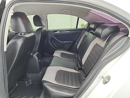 Volkswagen Jetta — photo 12