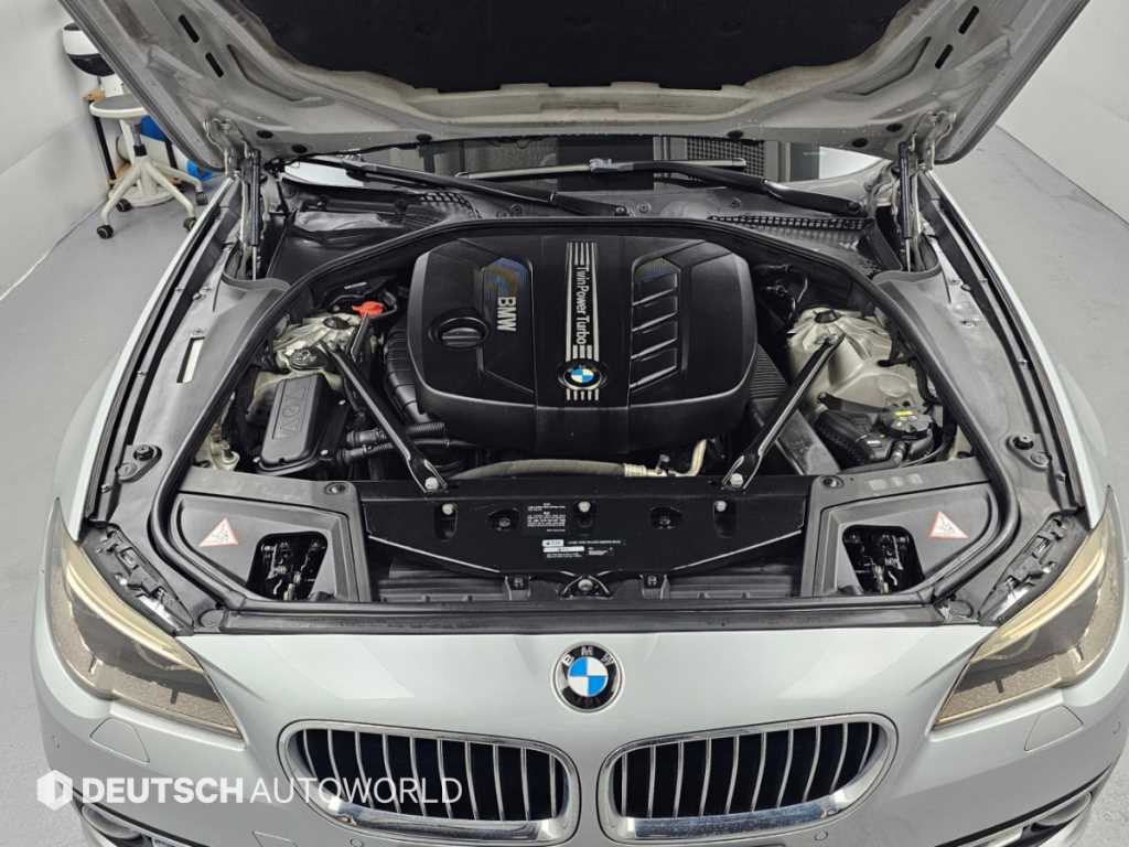 BMW 5-Series — photo 06