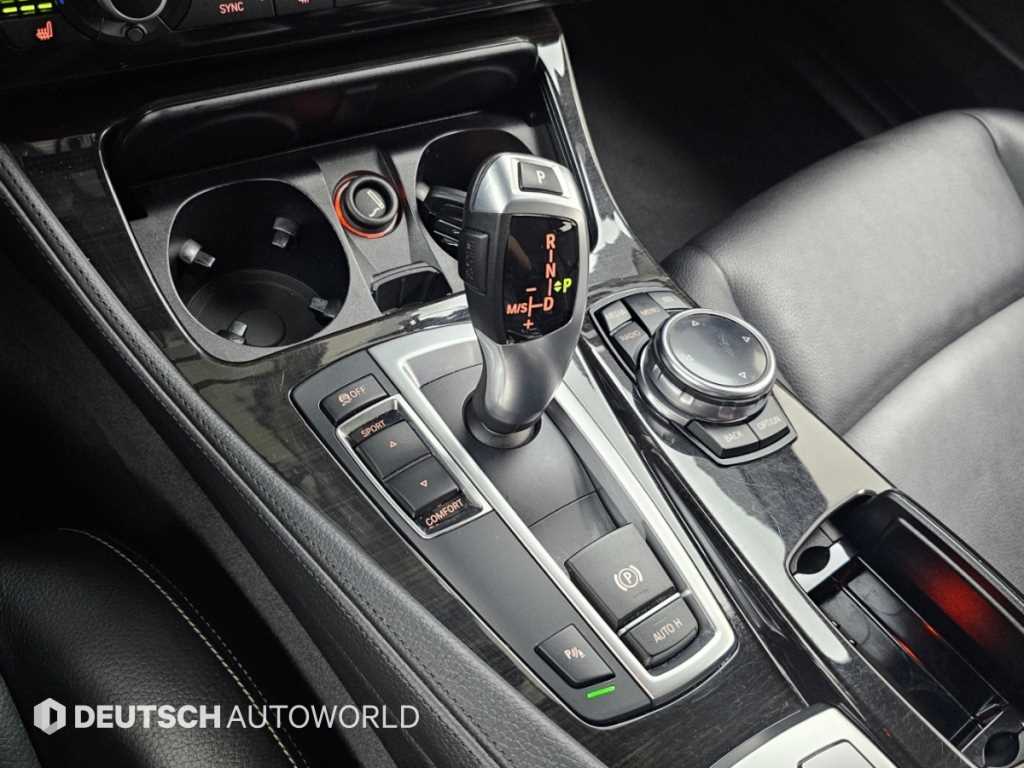 BMW 5-Series — photo 09