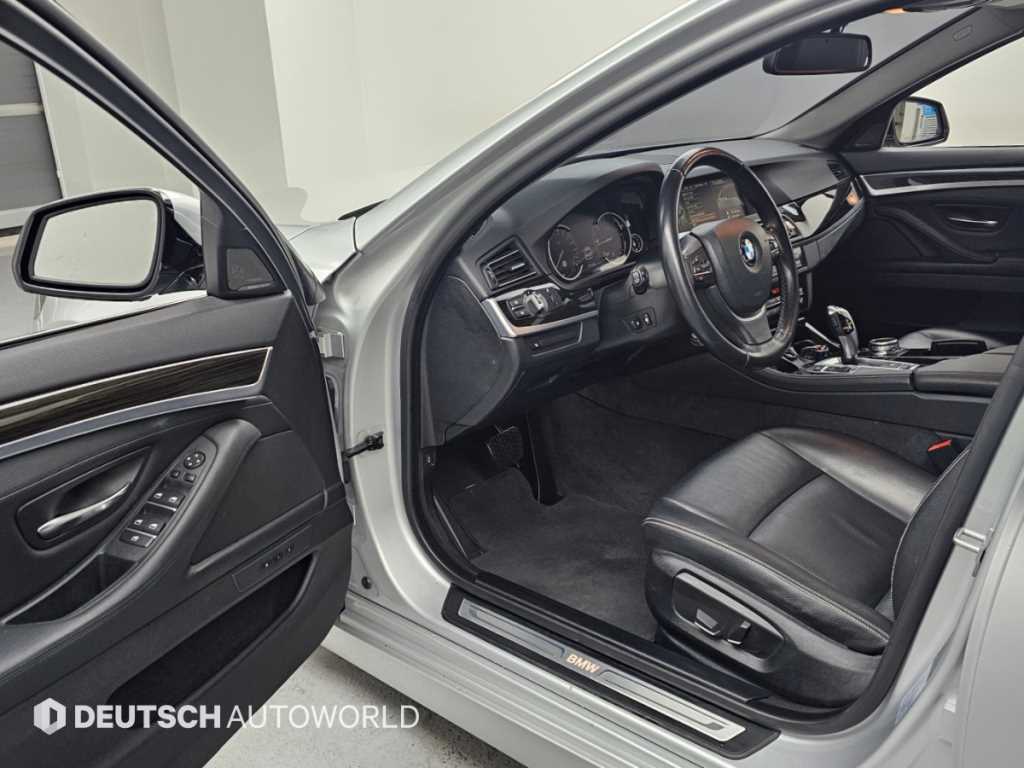 BMW 5-Series — photo 11