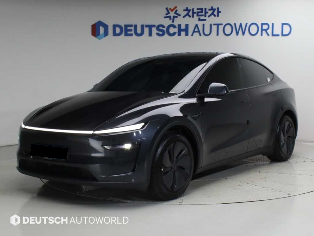 Tesla Model Y — photo 01