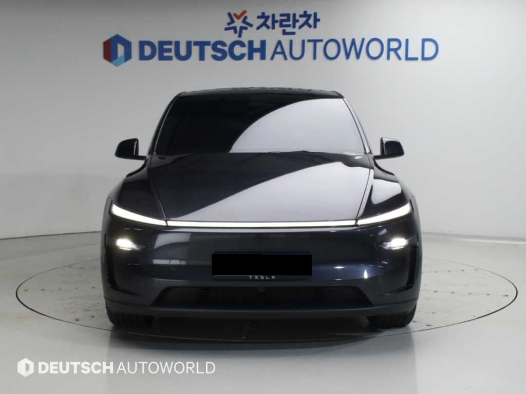 Tesla Model Y — photo 03
