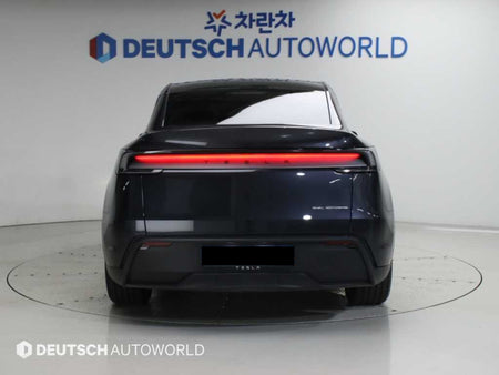 Tesla Model Y — photo 04
