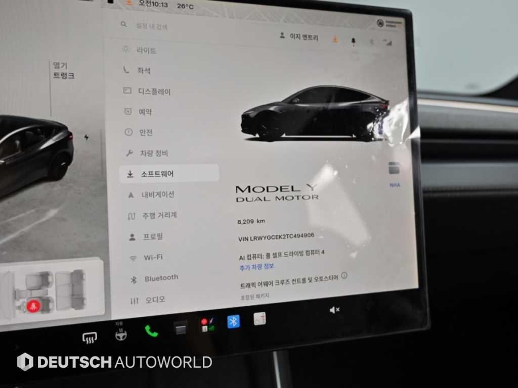 Tesla Model Y — photo 08