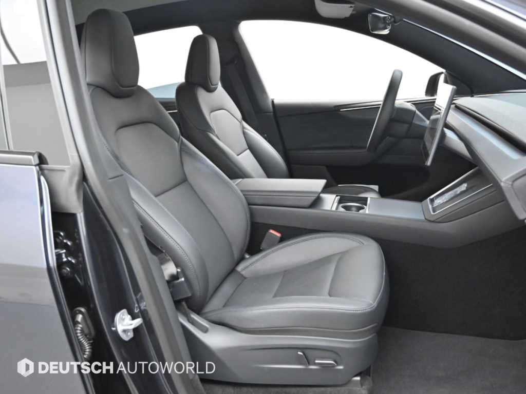 Tesla Model Y — photo 10
