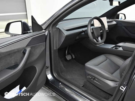 Tesla Model Y — photo 11