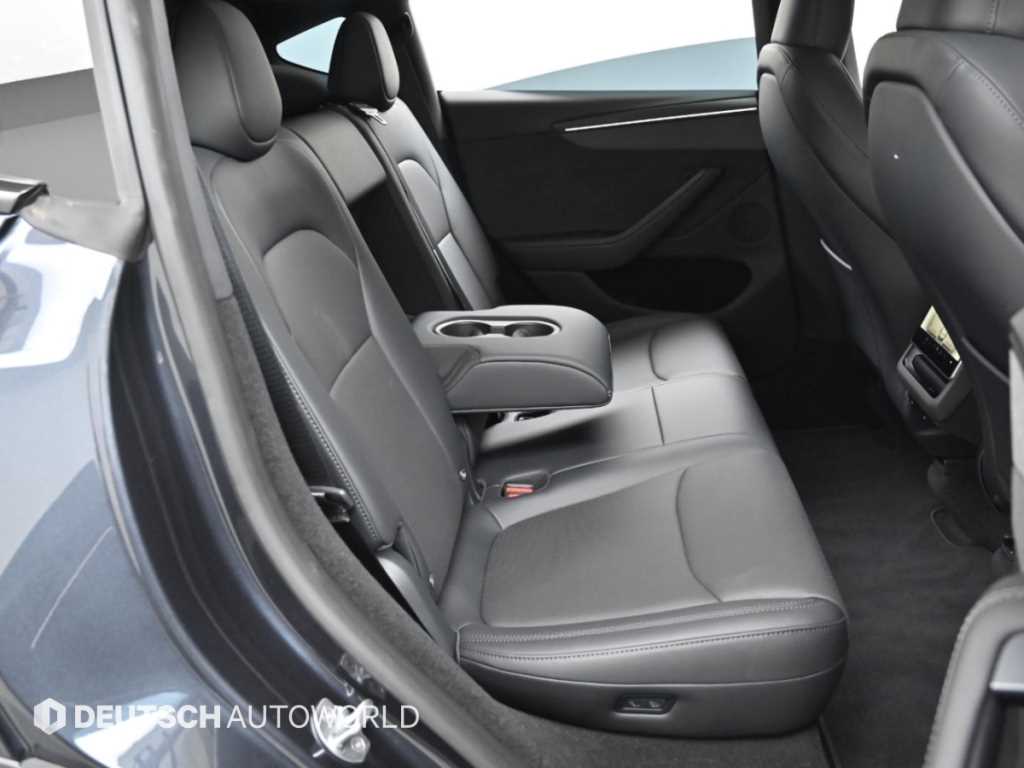 Tesla Model Y — photo 12