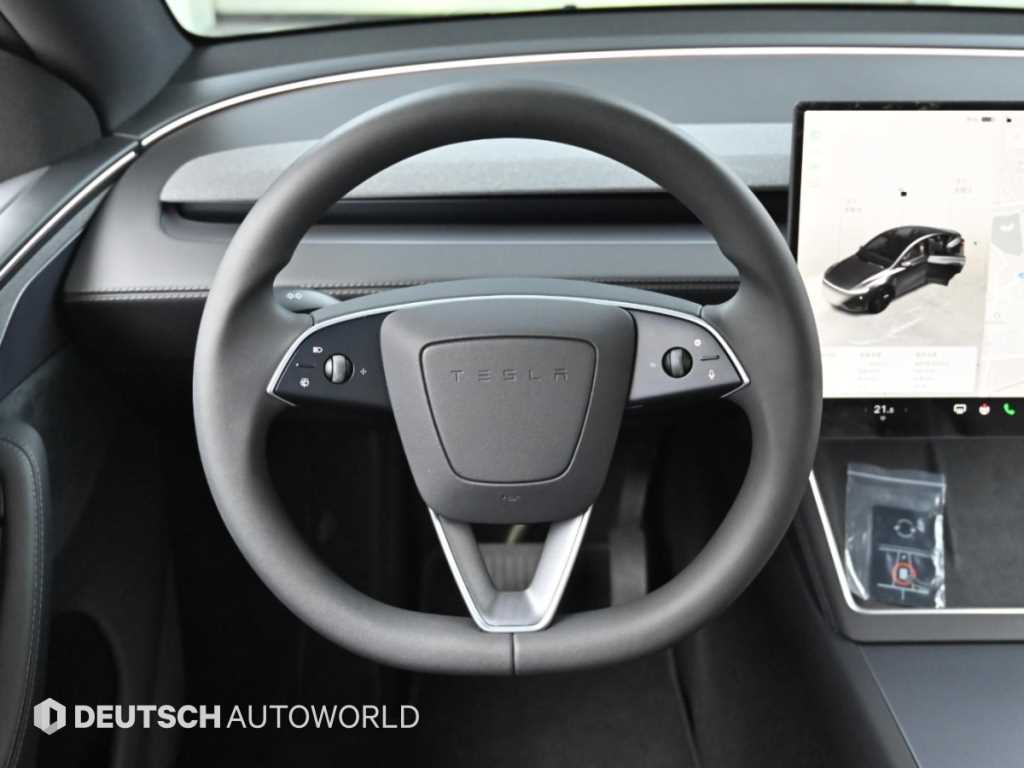 Tesla Model Y — photo 13