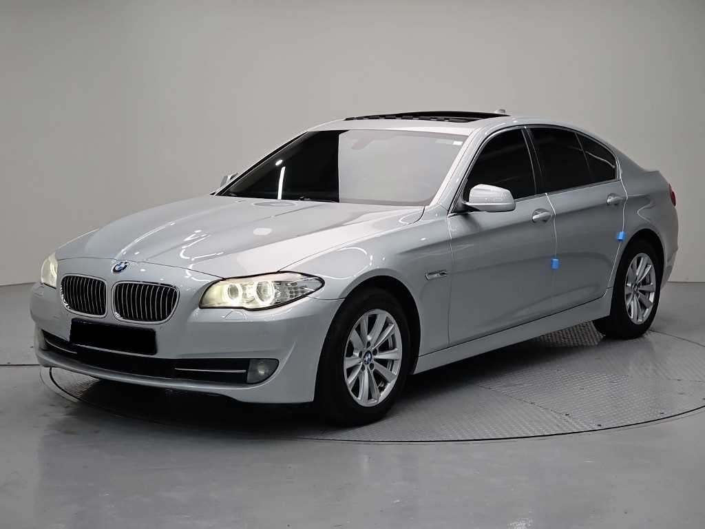 BMW 5-Series — photo 01