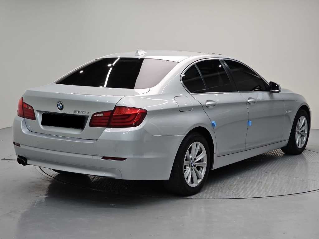 BMW 5-Series — photo 04