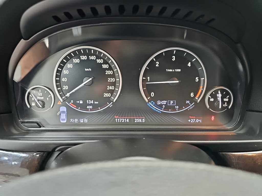 BMW 5-Series — photo 06