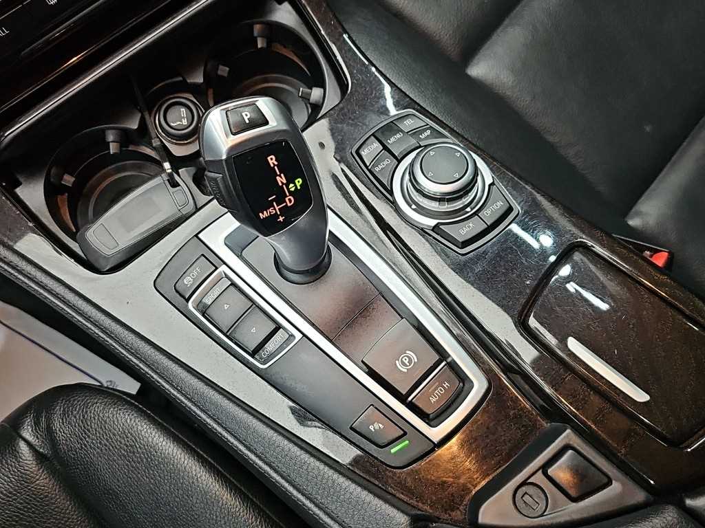 BMW 5-Series — photo 08