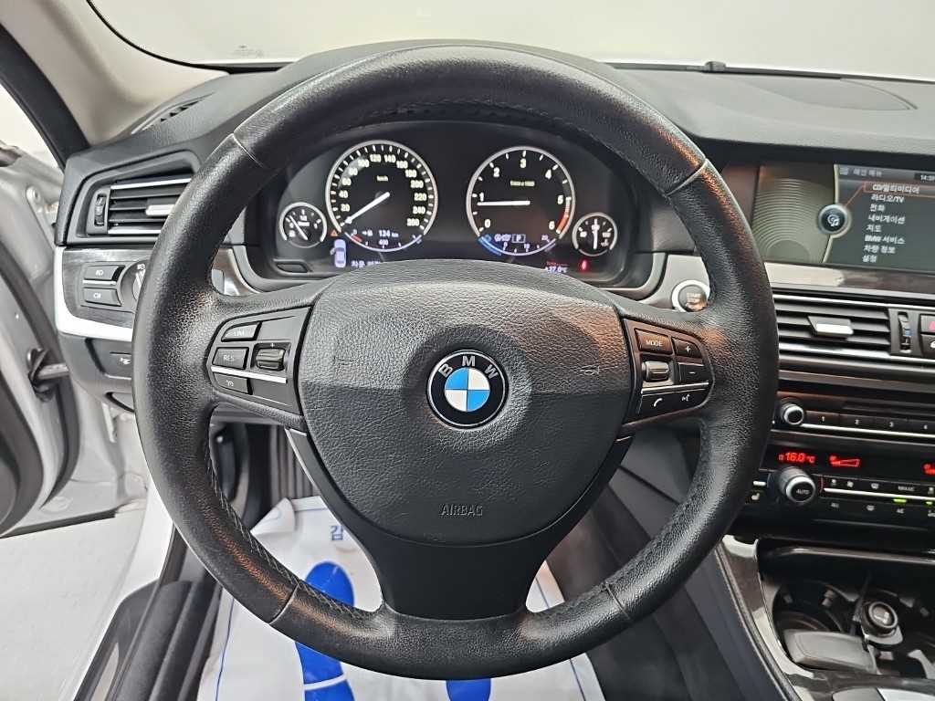 BMW 5-Series — photo 09