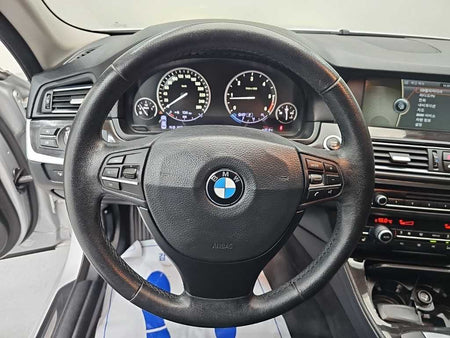BMW 5-Series — photo 09
