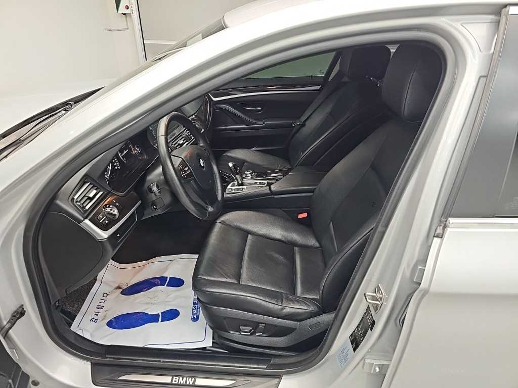 BMW 5-Series — photo 11