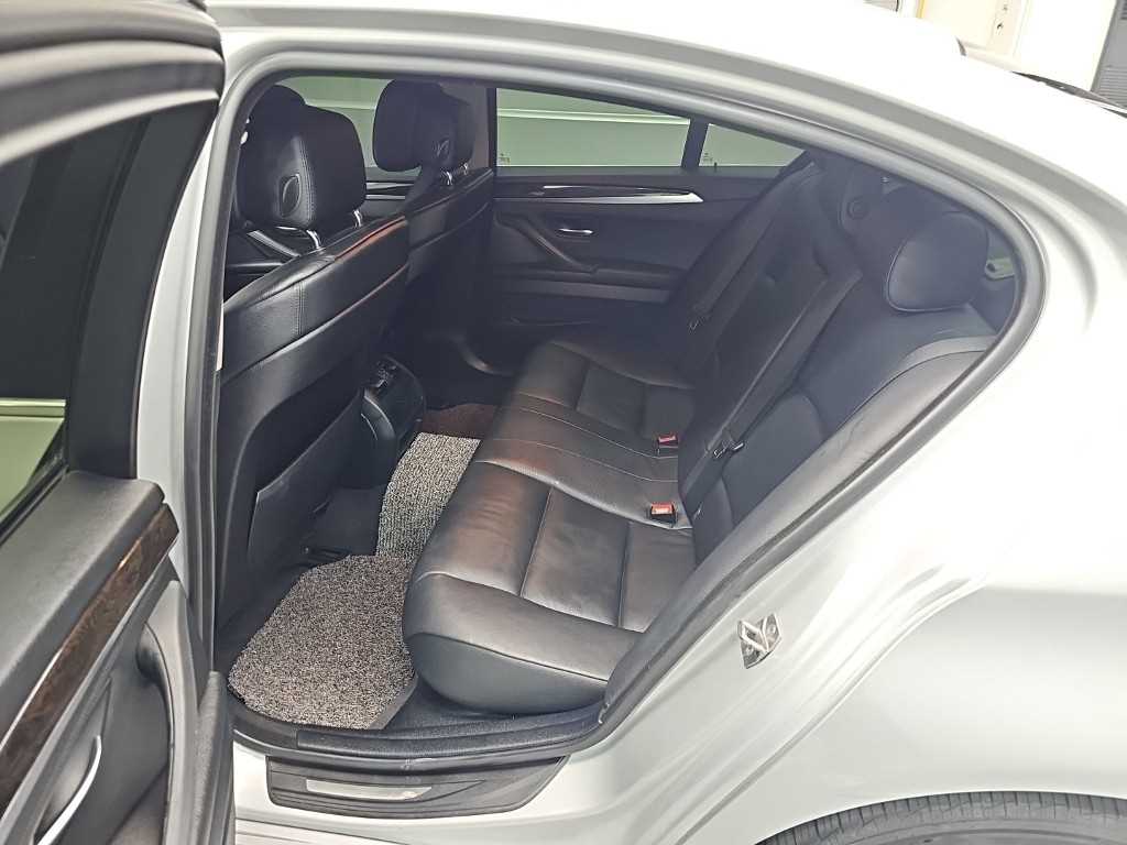 BMW 5-Series — photo 12