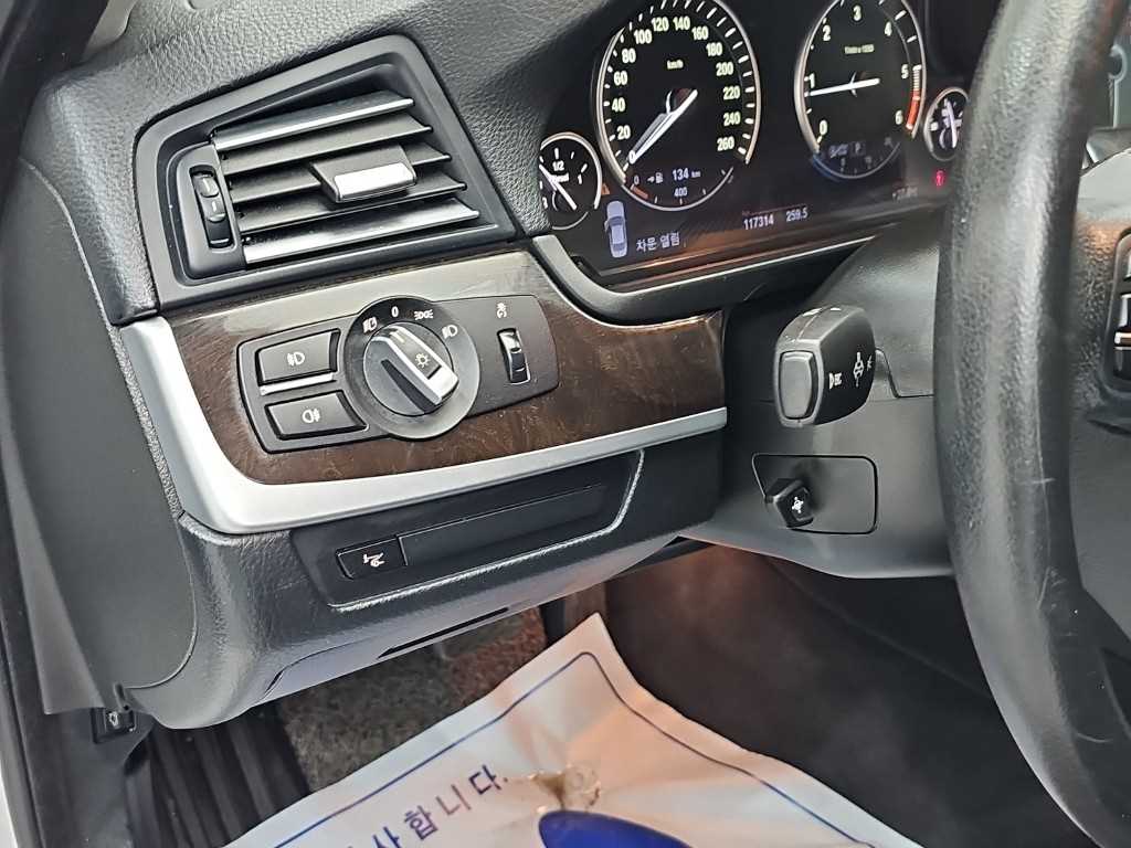 BMW 5-Series — photo 17