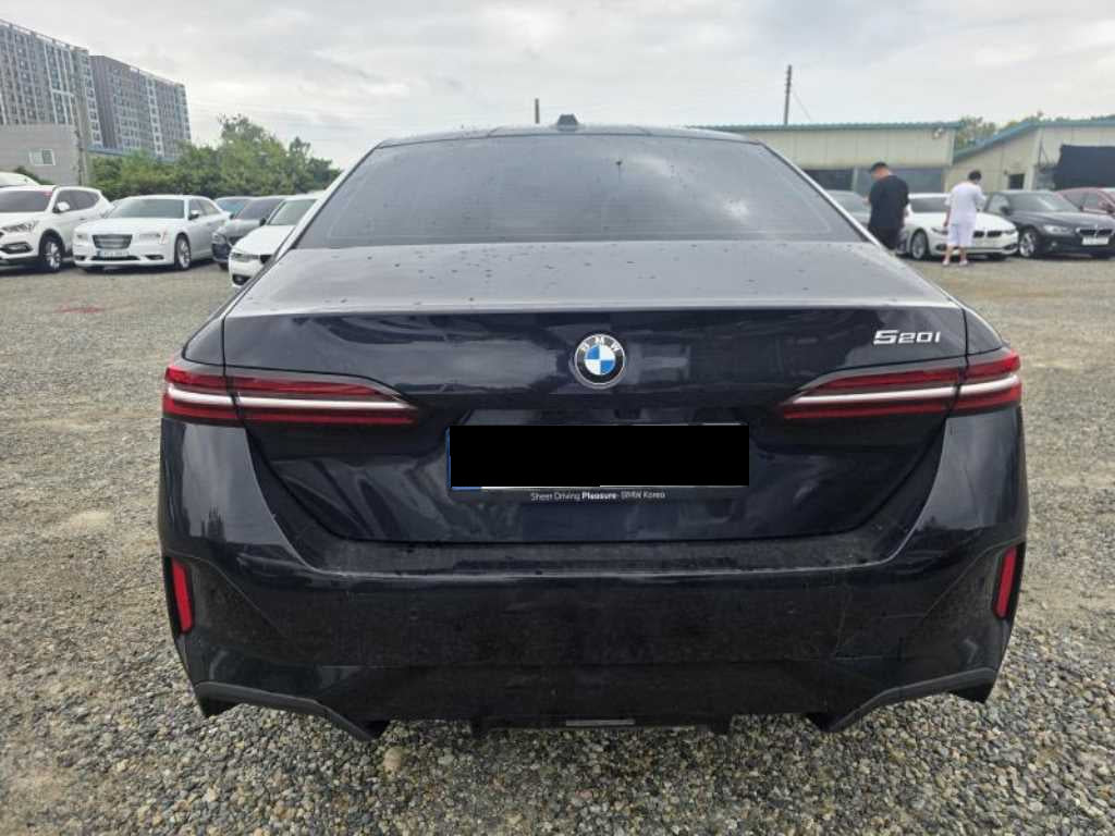BMW 5-Series — photo 02