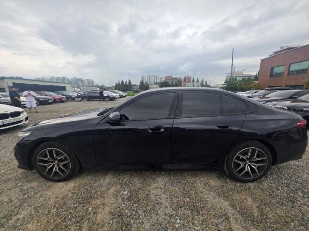 BMW 5-Series — photo 03