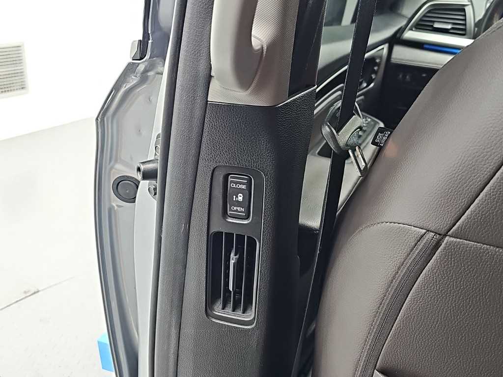 Honda Odyssey — photo 14