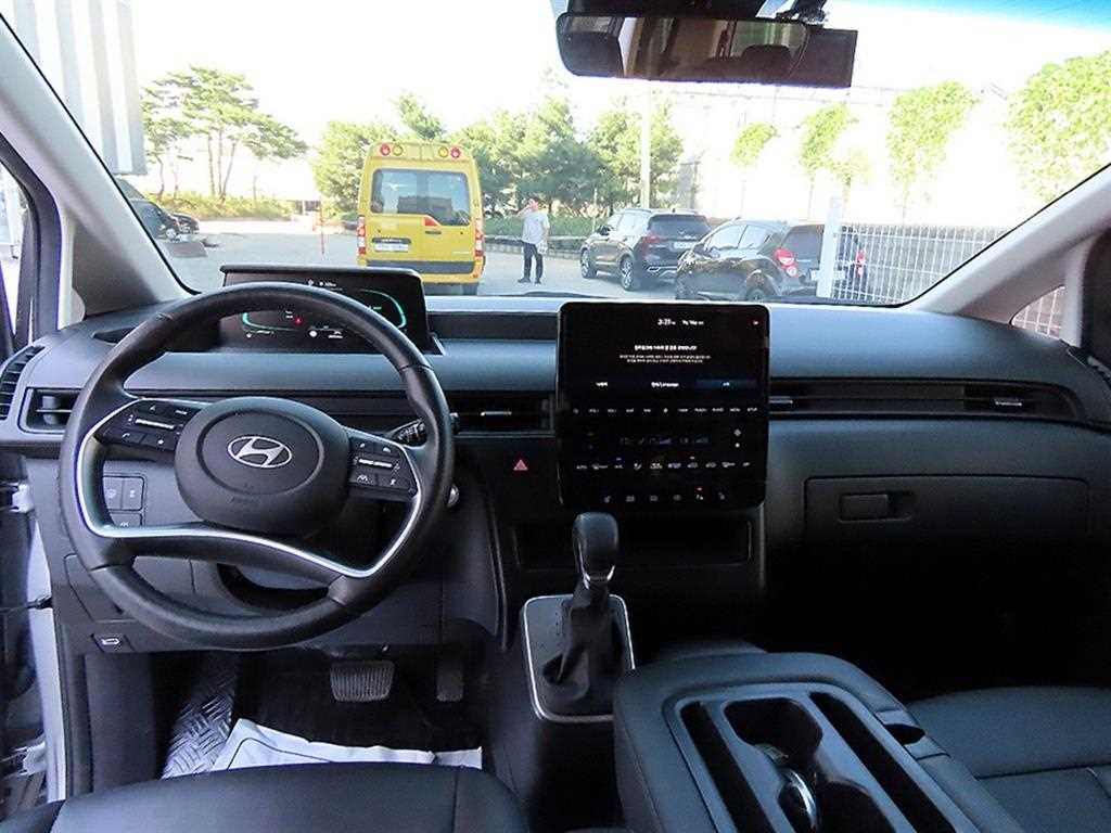 Hyundai Staria — photo 08