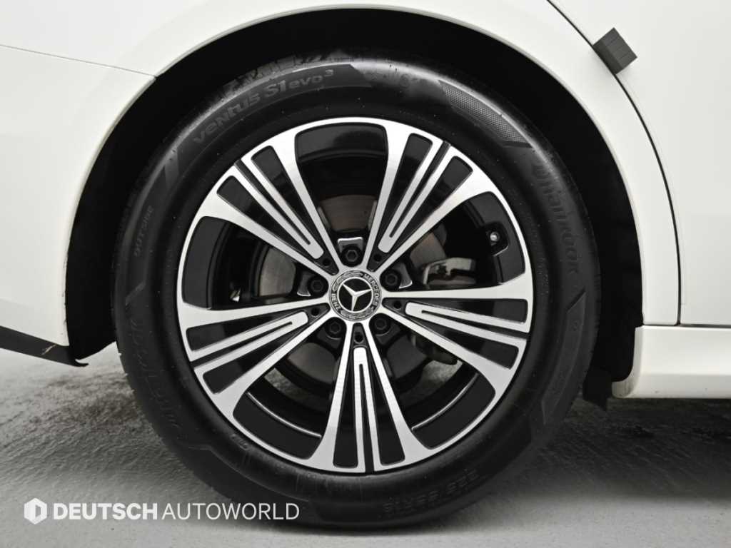 Mercedes-Benz E-Class — photo 05