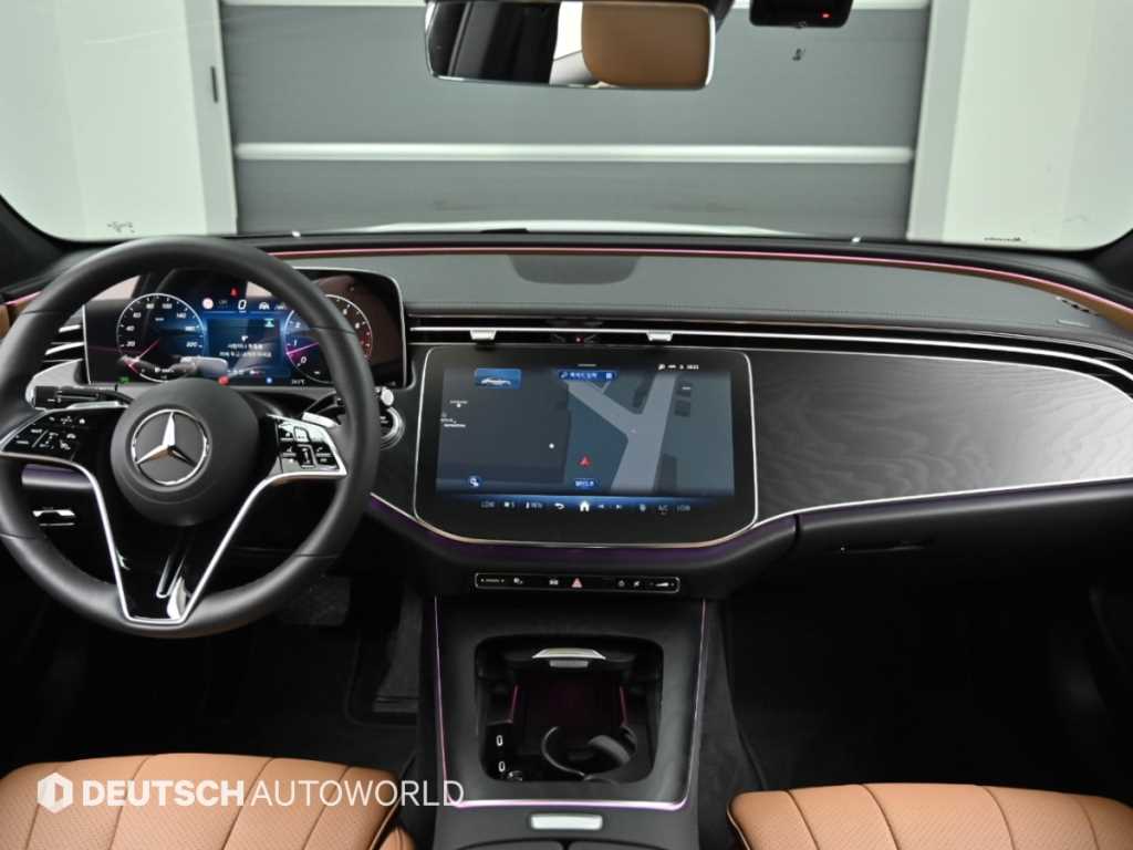 Mercedes-Benz E-Class — photo 07