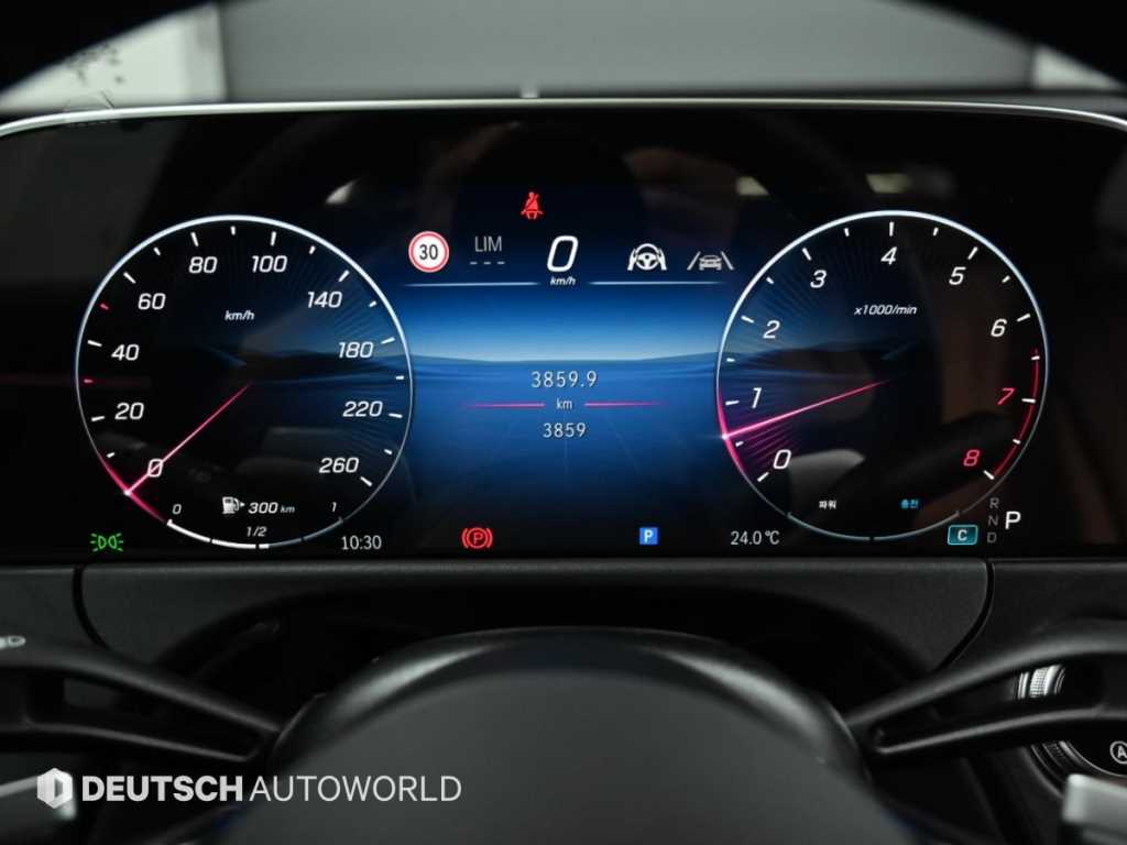 Mercedes-Benz E-Class — photo 08