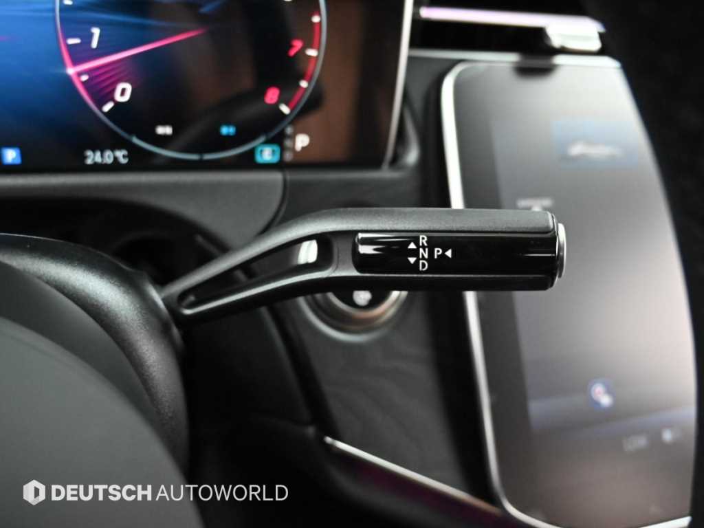 Mercedes-Benz E-Class — photo 09