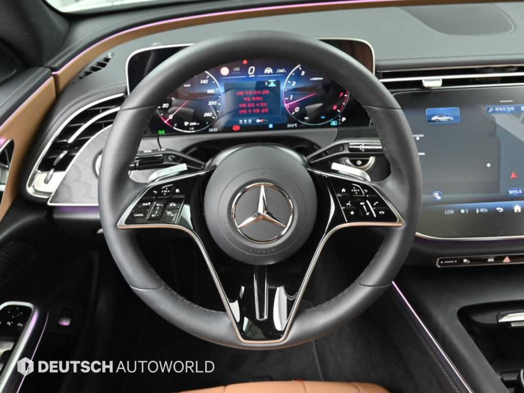 Mercedes-Benz E-Class — photo 13