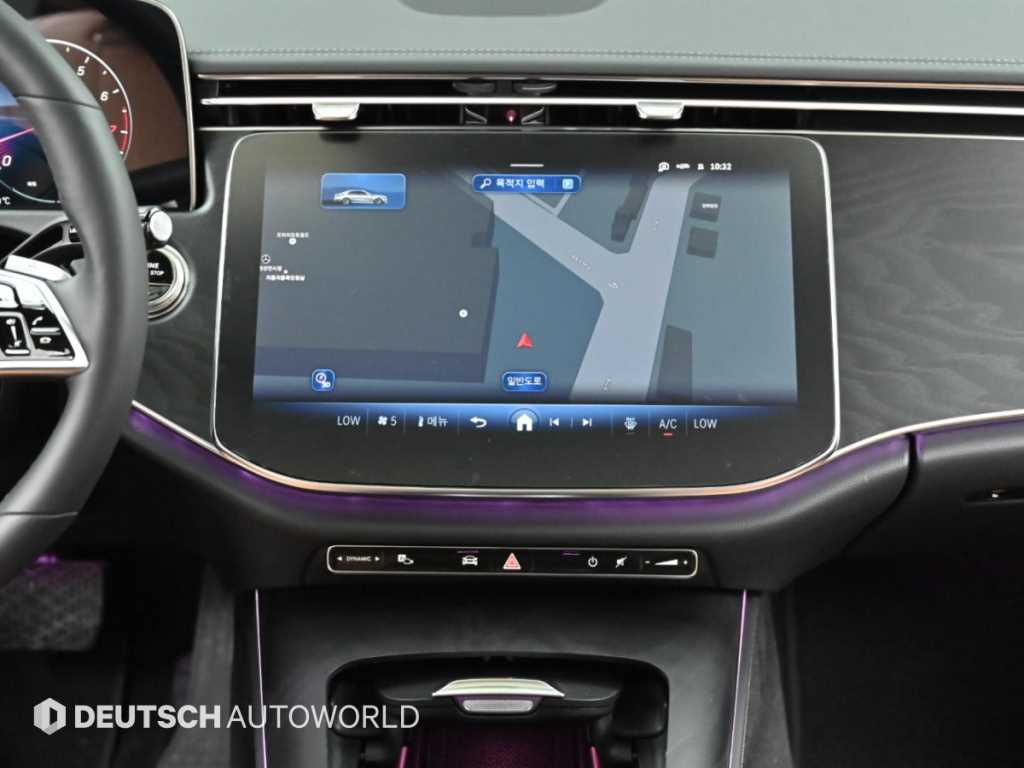 Mercedes-Benz E-Class — photo 14