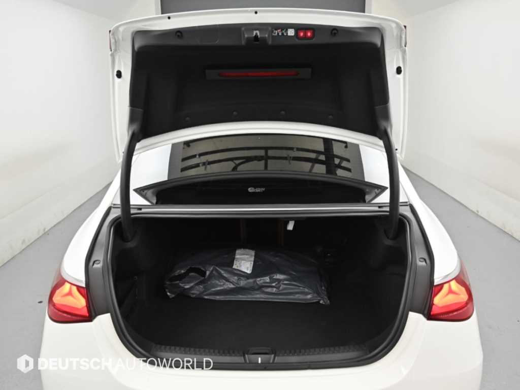 Mercedes-Benz E-Class — photo 19
