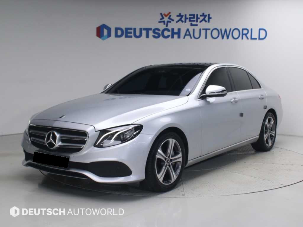 Mercedes-Benz E-Class — photo 01