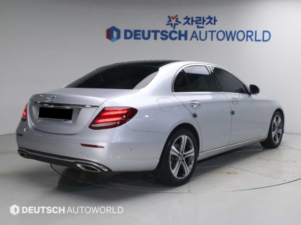 Mercedes-Benz E-Class — photo 02